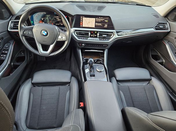 BMW 320d Touring xDrive Sport Line 140 kW image number 20