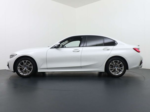 BMW 320i Sport Line 135 kW image number 40