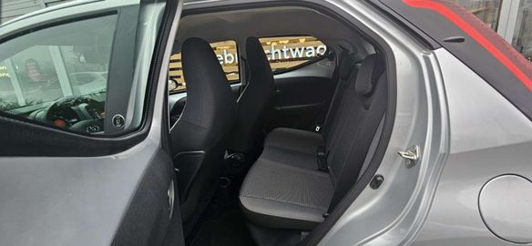 Car image 11