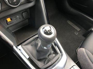 Car image 14