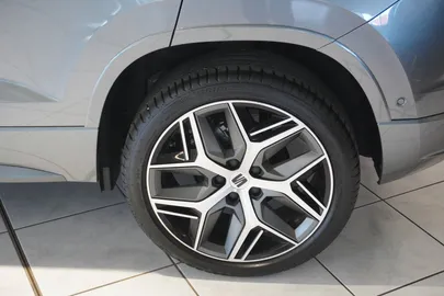 Car image 19