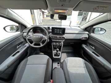 Car image 12