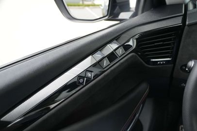 Car image 36