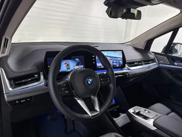 Car image 28
