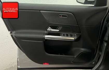 Car image 32