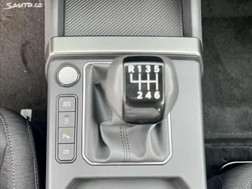 Car image 26