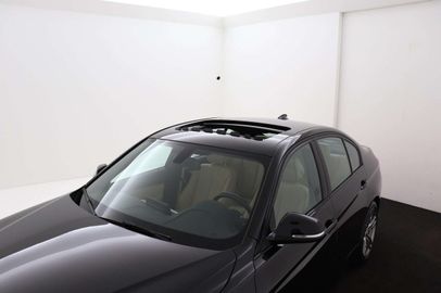 Car image 36