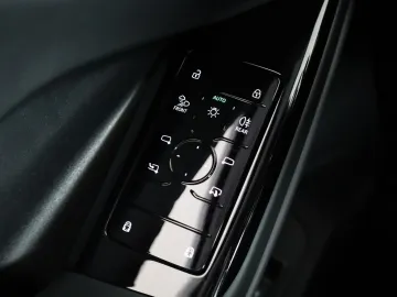 Car image 37
