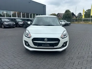 Car image 4