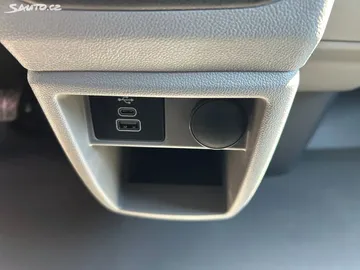 Car image 29