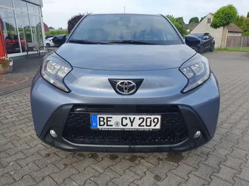 Car image 3