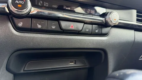 Car image 28