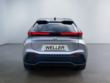 Car image 4