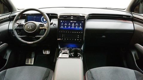 Car image 15