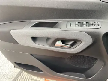 Car image 33