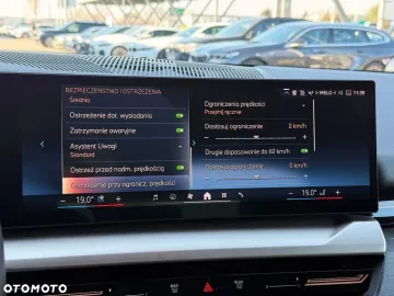 Car image 32