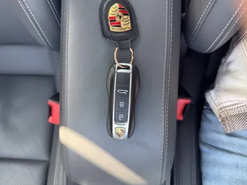 Car image 25
