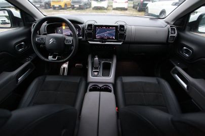 Car image 12