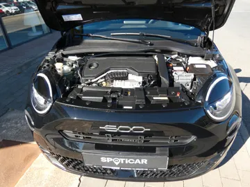 Car image 17