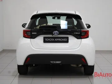 Car image 4