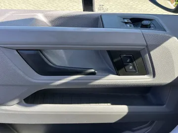 Car image 35