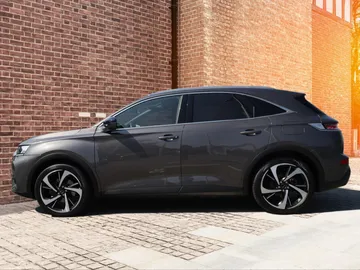 Car image 5