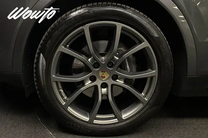 Car image 25