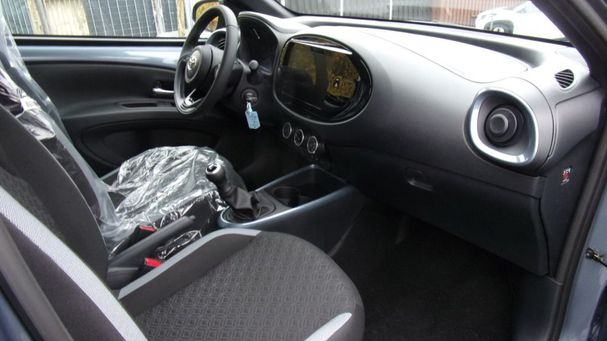 Toyota Aygo X 53 kW image number 12