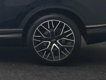 Car image 40