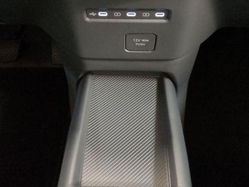 Car image 30