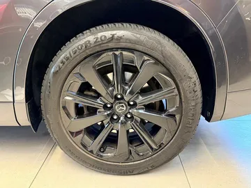 Car image 25