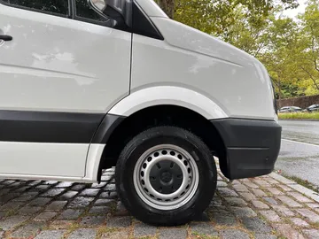 Car image 32