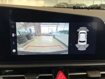 Car image 19