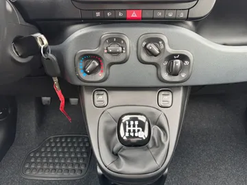 Car image 27