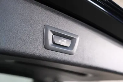 Car image 32