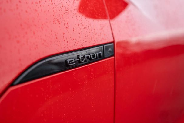 Audi e-tron 251 kW image number 7