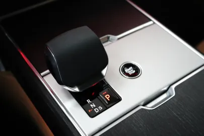 Car image 30