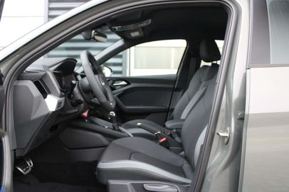 Car image 15