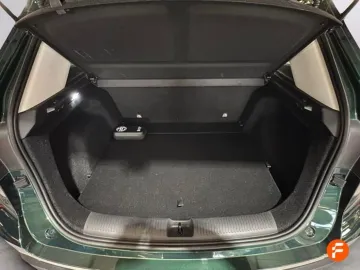 Car image 32