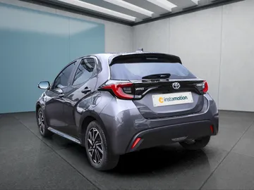 Car image 4