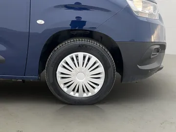 Car image 35