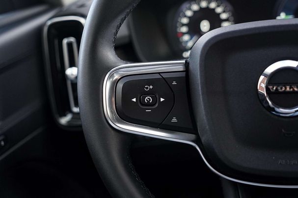 Volvo XC40 Recharge T4 Plus Dark 155 kW image number 16