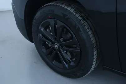 Car image 26