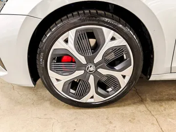 Car image 31
