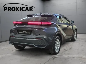 Car image 4