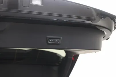 Car image 32