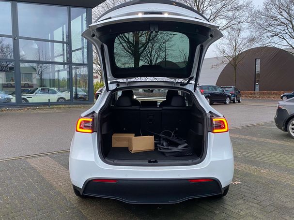 Tesla Model Y Long Range AWD 378 kW image number 6