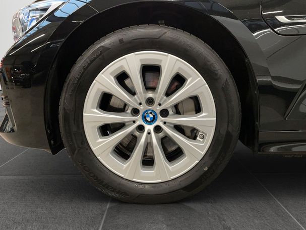 BMW 330e Touring 215 kW image number 32