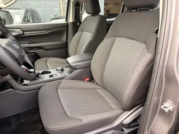 Car image 40