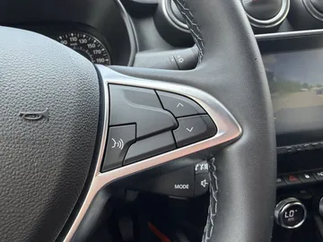 Car image 32
